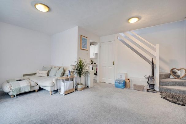 2 bedroom mews to rent - Photo 1