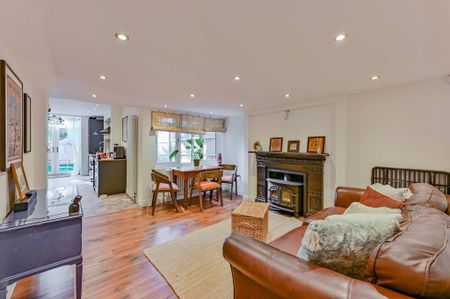 5 bedroom end of terrace house to rent - Photo 2