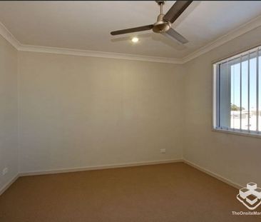 Spacious Townhouse - Photo 4