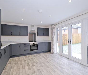 4 bedroom detached house to rent - Photo 2
