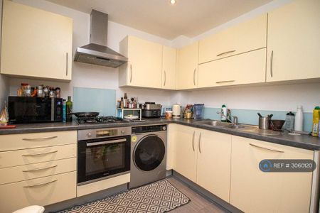 2 bedroom flat to rent - Photo 4
