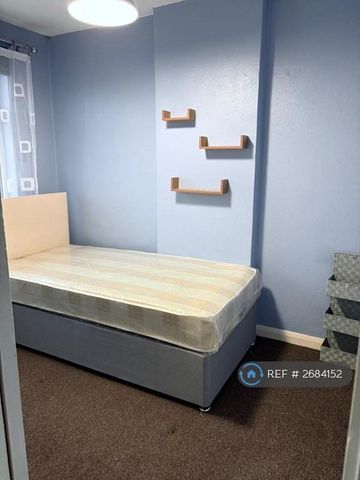 2 bedroom semi-detached house to rent - Photo 5