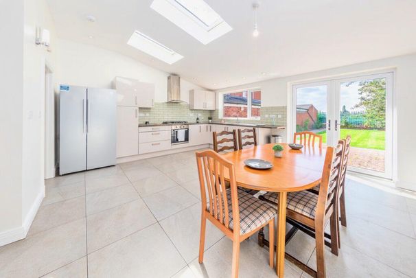 4 bedroom semi-detached house to rent - Photo 1