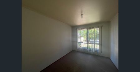 Large Family Home with Pool - Photo 3