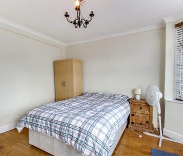 House of multiple occupation to rent - Photo 1