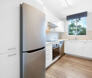 Freshly painted top floor overlooking district city & water views - Photo 4