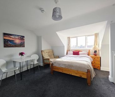 1 bedroom in a house share to rent - Photo 3