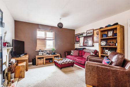 Dorney Road, Swindon - Photo 2