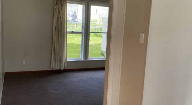 Spacious Family Home in Prime Location! - Photo 1