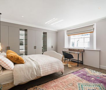 A Stunning newly refurbished 4 bedroom house to rent in Knightsbridge, Ovington Square SW3 - Photo 6