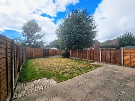 3 bedroom semi-detached house to rent - Photo 2