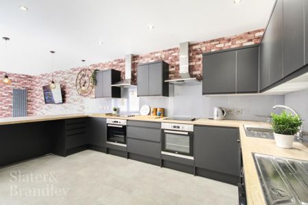 1 bedroom in a house share to rent - Photo 4