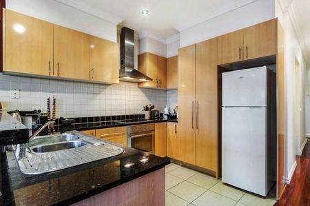 8/3 Kenilworth Parade, Ivanhoe - Photo 2