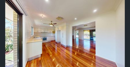 Spacious Family Home in the Mansfield State School Catchment - Photo 5