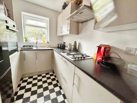 4 bedroom terraced house to rent - Photo 4