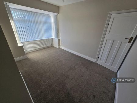 3 bedroom semi-detached house to rent - Photo 3