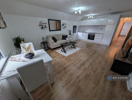 2 bedroom penthouse to rent - Photo 2