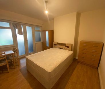 1 bedroom in a house share to rent - Photo 4