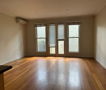 Spacious Double-Storey Living in the Heart of North Melbourne - Photo 2