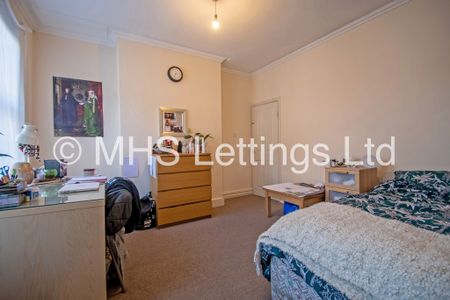 4 Bedroom Mid Terraced House for rent in Manor Drive - Photo 5
