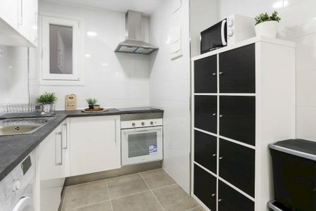 Bright and cozy room in calle del Ferrocarril - Photo 3