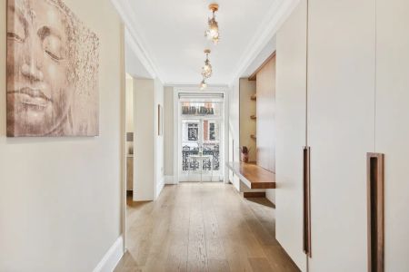 5 bedroom flat in Chelsea - Photo 2