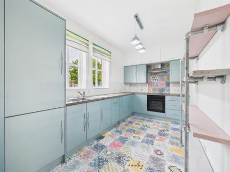 2 bedroom maisonette to rent - Photo 2