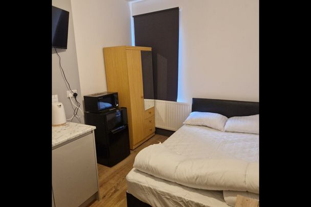 Room in a Shared House, Floyd Road, SE7 - Photo 1