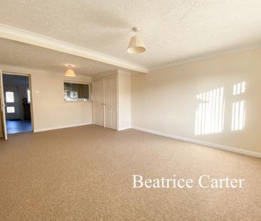 3 bedroom semi-detached bungalow to rent - Photo 2