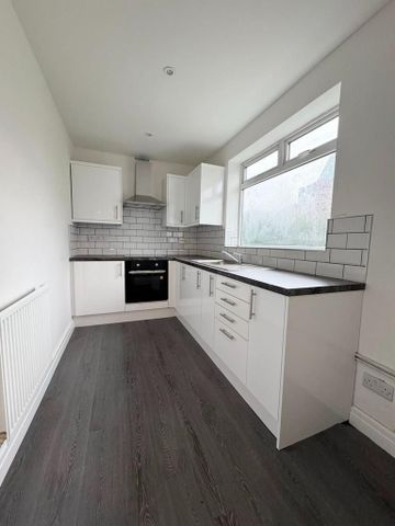 2 bedroom end of terrace house to rent - Photo 5