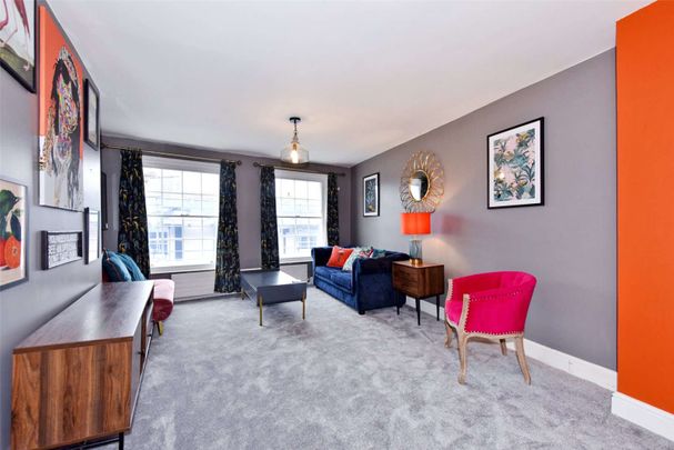 A spacious one bedroom flat with views of the River Thames and car parking in sought after Eton. - Photo 1