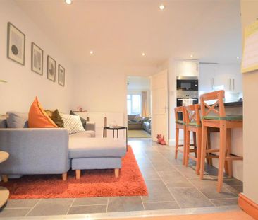 3 bedroom semi-detached house to rent - Photo 3