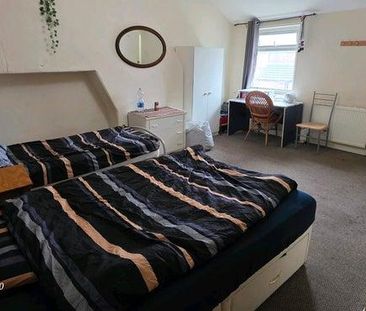 4 bedroom house of multiple occupation to rent - Photo 1