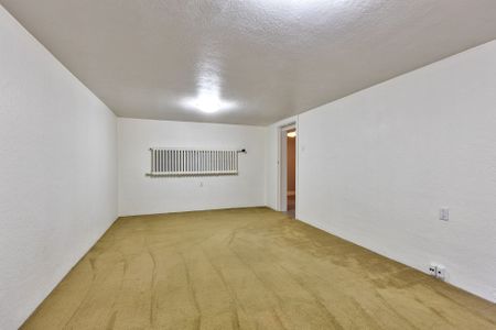 For Lease - 425 Broadway Avenue, Toronto, Ontario - Photo 4
