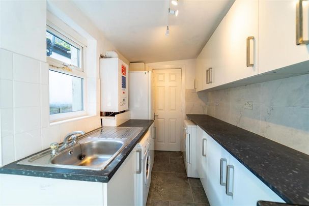 4 bedroom house to rent - Photo 1