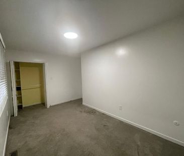 For Lease - 2358 Thorn Lodge Dr Drive, Mississauga, Ontario - Photo 2