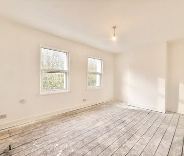 2 bed House Brickfield Cottages, SS4 - Photo 2