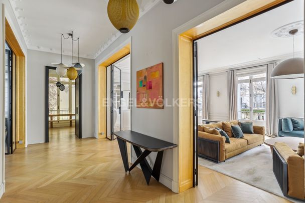 Location Appartement 8 pièces Meublé 263m² PARIS 7ème - Photo 1