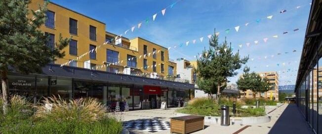 Modern apartment in Lyssbachpark - Photo 1