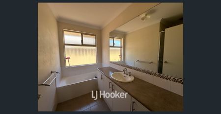 4 x 2 in Dalyellup with ducted air throughout - Photo 3