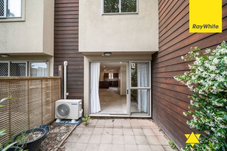 Bright and Spacious 2-Bedroom Unit in a Convenient New Lynn Location - Photo 3