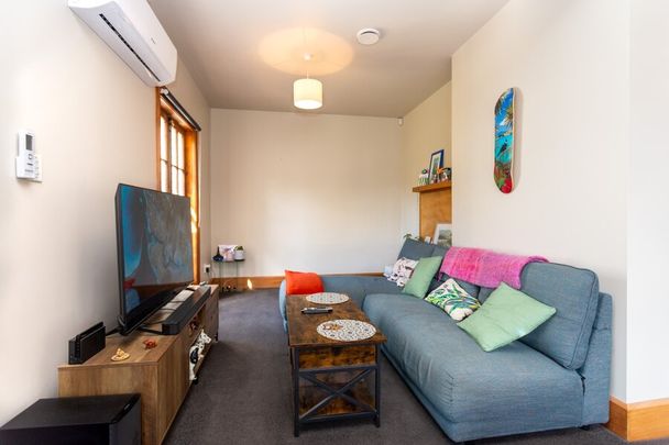 Pet friendly 2 bedroom home on a large section! - Photo 1