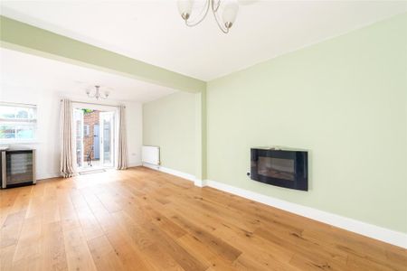 4 bedroom semi-detached house to rent - Photo 5