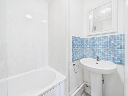 Hawthorn Way, Northway, Tewkesbury, GL20 - Photo 4