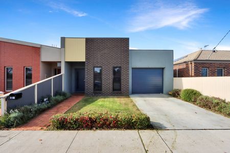 Modern Townhouse. - Photo 2