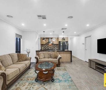 Spacious Bedroom, 2-Bathroom Home with Double Garage for Lease - Photo 1