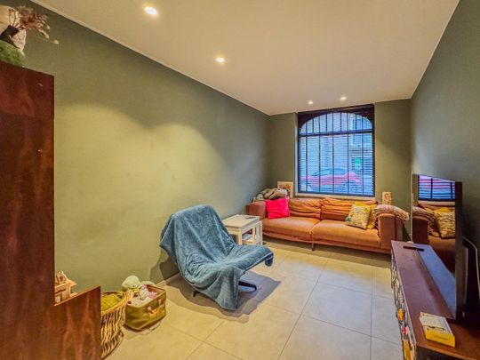 Woning met 3 slaapkamers, garage en gezellig stadstuintje met berging. - Photo 1