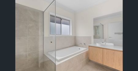 Beautiful Family Home in Lawnton and Walk to the Lake!! - Photo 5