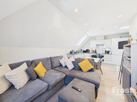 25a Summers Road, Burnham,SL1 - Photo 5