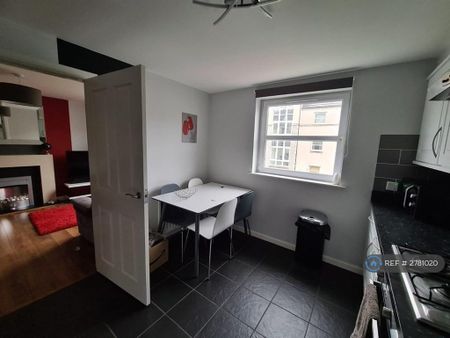 2 bedroom flat to rent - Photo 3